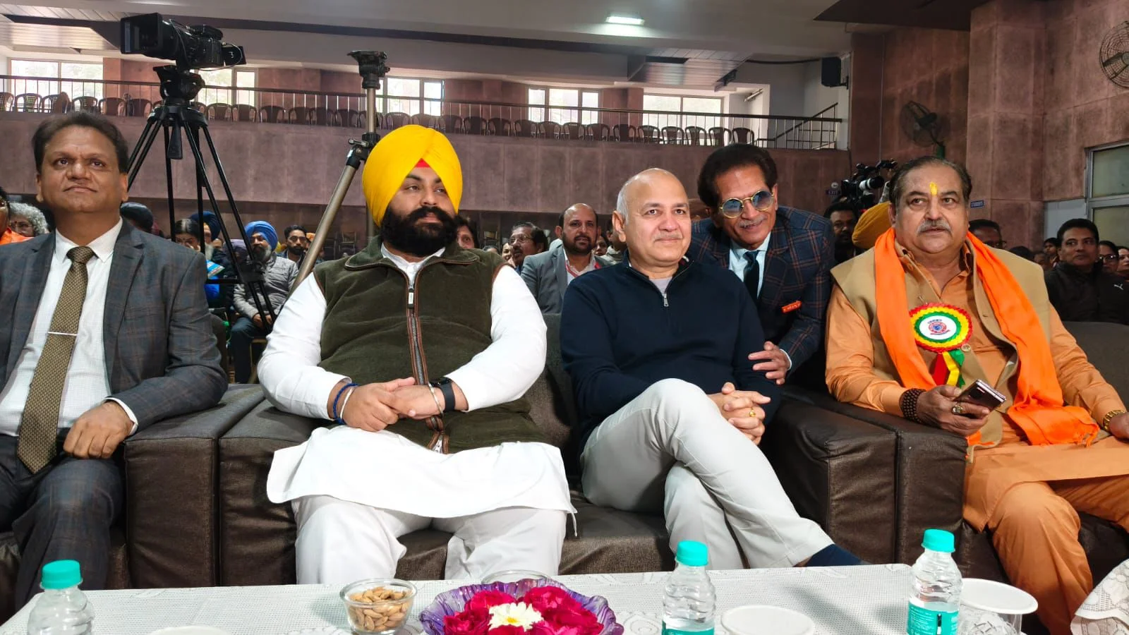 वैदिक शिक्षा से बच्चों का भविष्य संवारेगा भारत – हरजोत सिंह बैंस और मनीष सिसोदिया का बड़ा संदेश