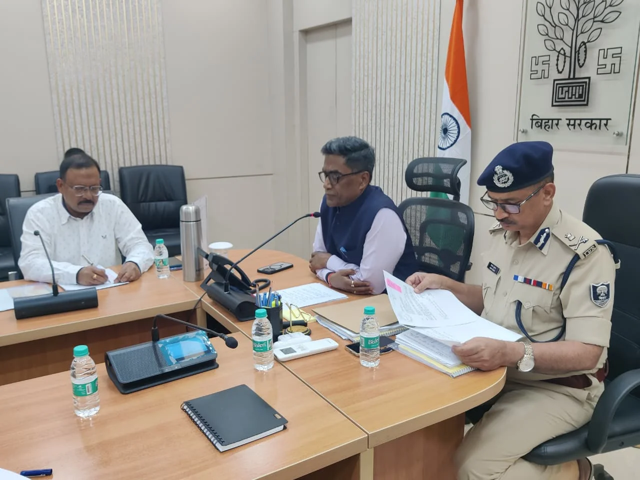 Durga Puja 2025: बिहार सरकार अलर्ट! 16,000 पंडालों पर CCTV, DJ बैन और नेपाल बॉर्डर तक हाई सिक्योरिटी प्लान