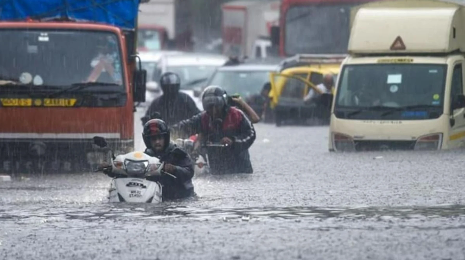 WeatherUpdate: बरसेगा आसमान से कहर! यूपी-बिहार से लेकर उत्तराखंड तक IMD का रेड अलर्ट, जानें कहां होगी तबाही जैसी बारिश