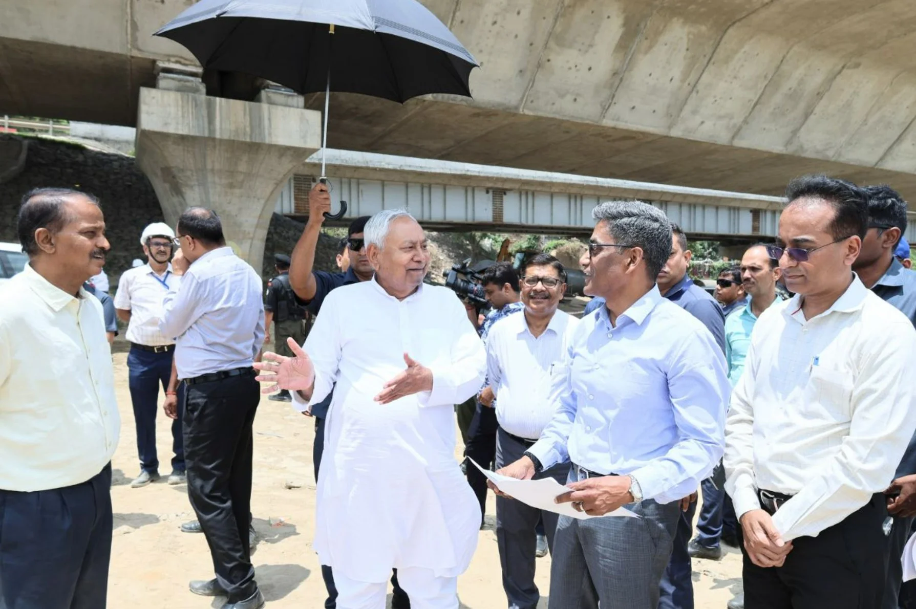 Nitish Kumar News: CM नीतीश का JP गंगापथ दौरा: कच्ची दरगाह-बिदुपुर पुल निर्माण में तेजी का निर्देश, ट्रैफिक जाम से मिलेगी राहत!
