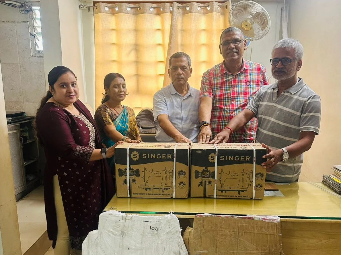 महिलाओं के लिए स्वरोजगार की मिसाल: सच्चिदानंद शर्मा ने दी सिलाई मशीन, अब तक 248 परिवारों की बदली किस्मत
