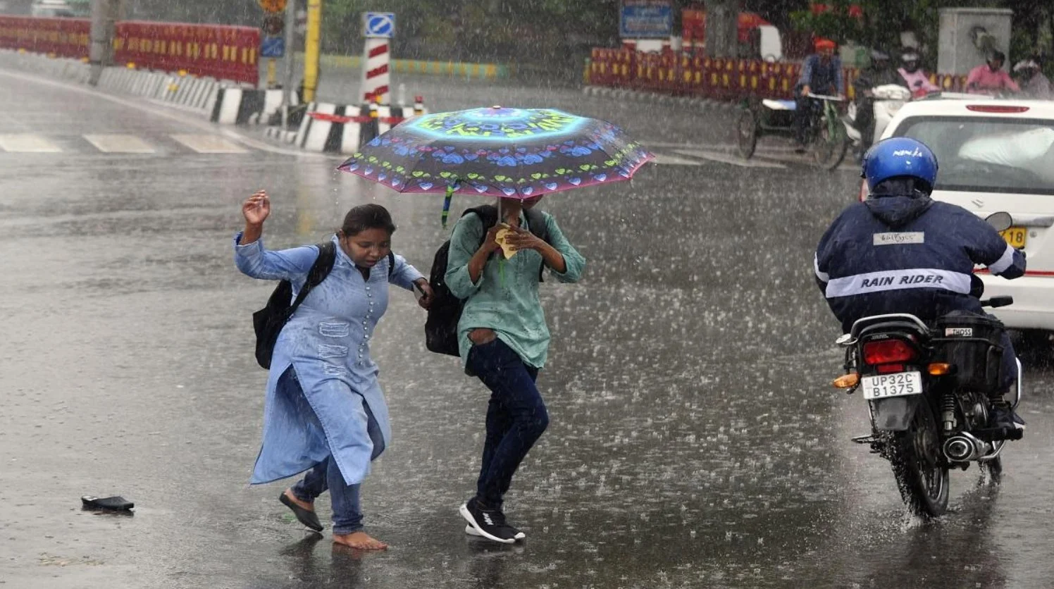 UP Weather Alert: 16 सितंबर को पूर्वी-मध्य यूपी में भारी बारिश का अलर्ट, लखनऊ समेत कई जिलों में चेतावनी