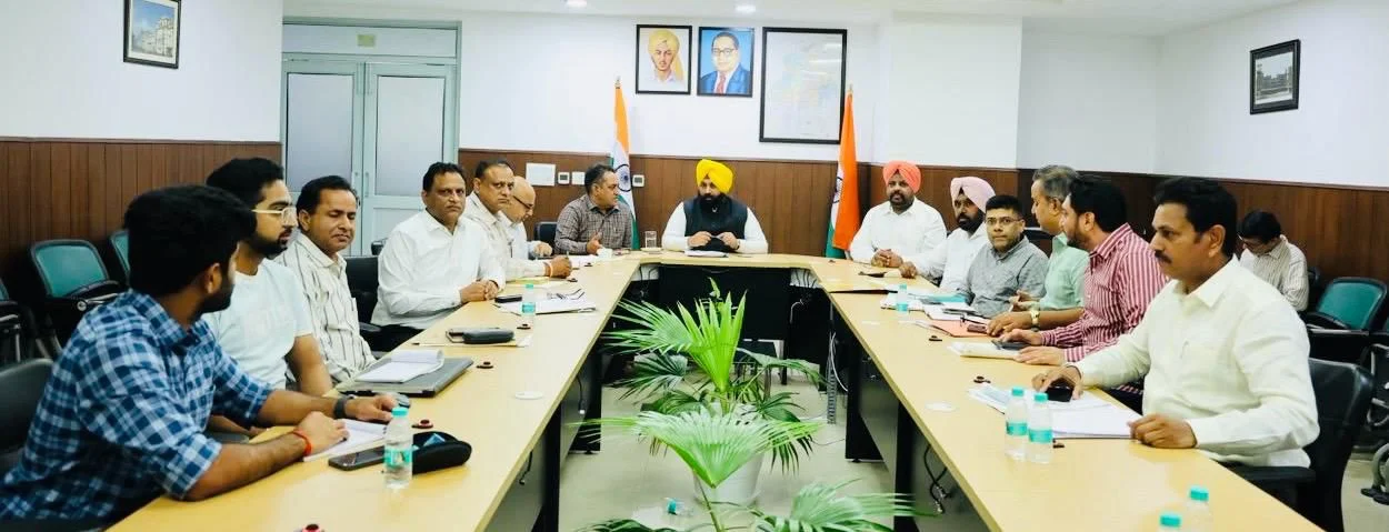 स्थानीय निकाय मंत्री हरजोत सिंह बैंस द्वारा ट्राइसिटी से सटे कस्बों में शहरी बुनियादी ढांचे संबंधी विभिन्न परियोजनाओं की घोषणा; विकास कार्यों की साप्ताहिक समीक्षा के निर्देश