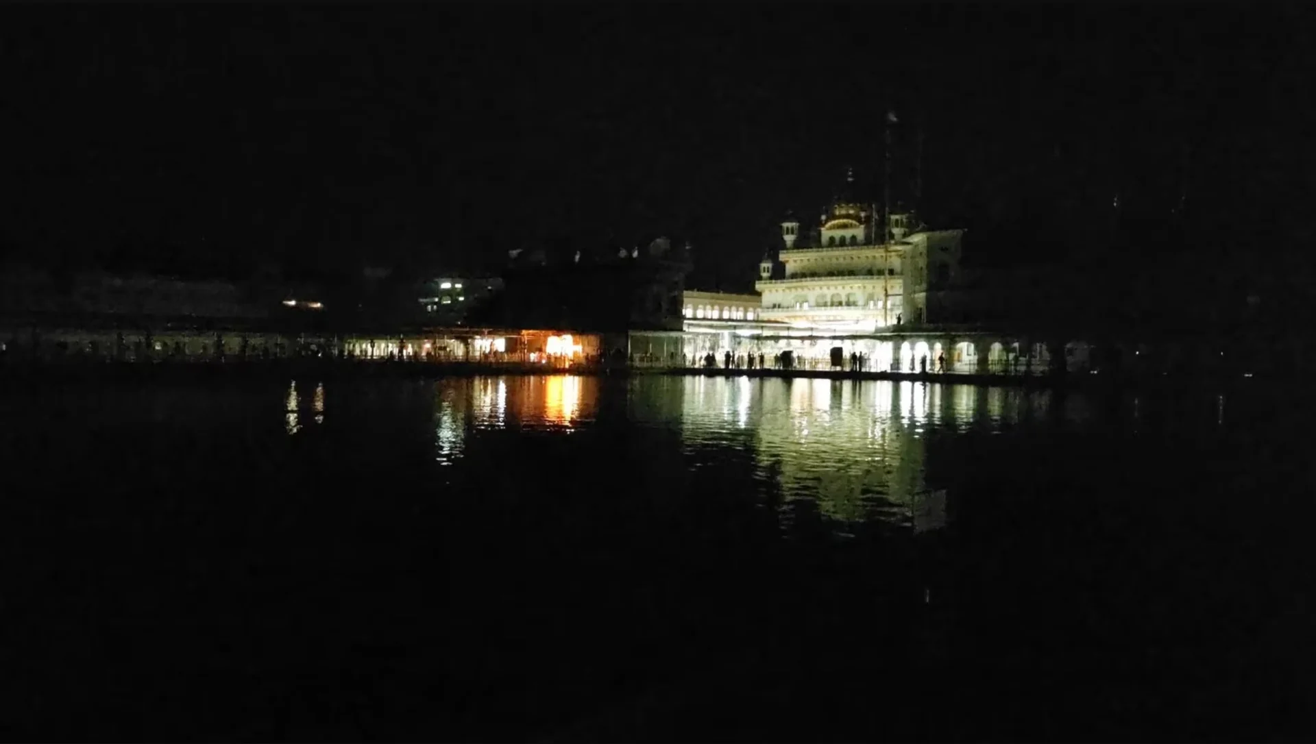 Operation Sindoor: अमृतसर-गुरदासपुर में धमाकों के बाद फिर ब्लैकआउट! लोगों से घरों में रहने की अपील