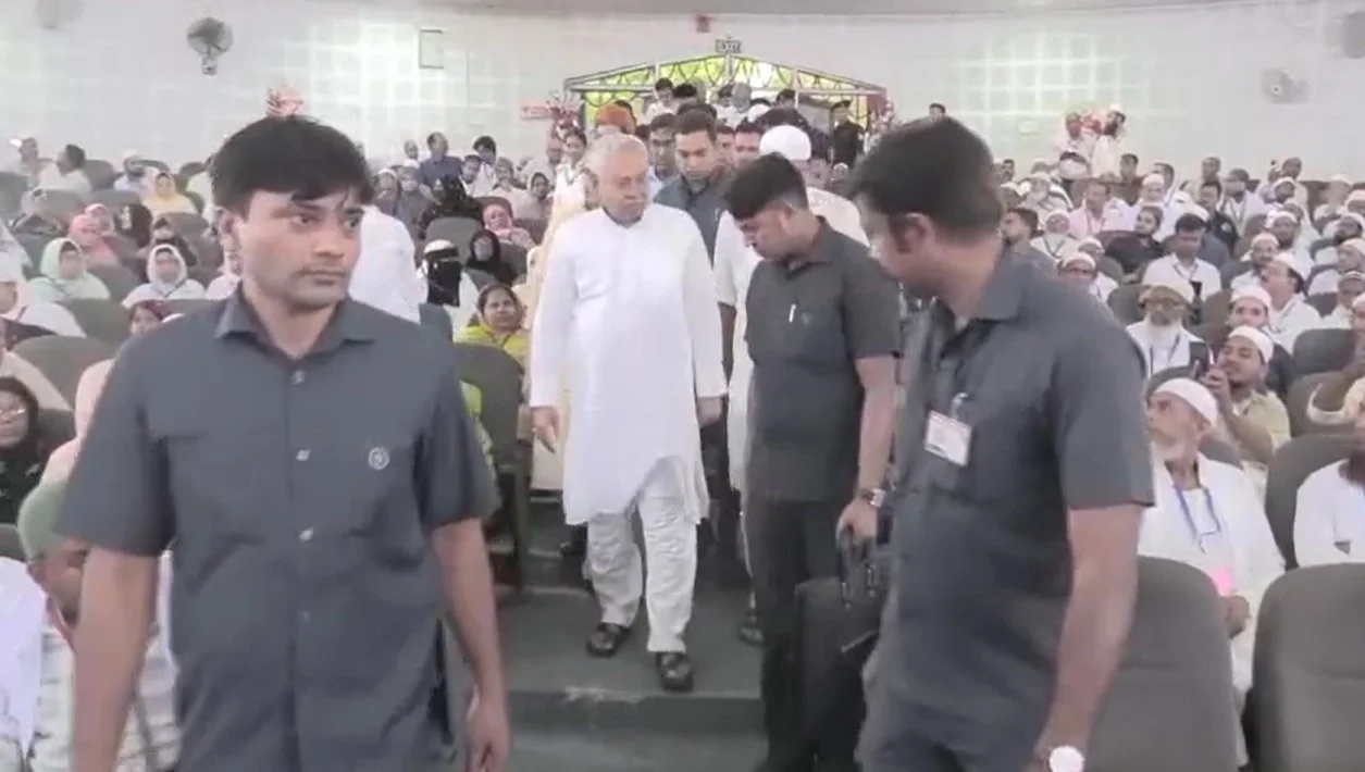 Haj Yatra 2025: CM नीतीश कुमार ने हज यात्रियों को दी दुआओं की सौगात, 2403 आज़मीन ए हज की रवानगी से पहले बोले- 'आपकी दुआ कबूल हो'