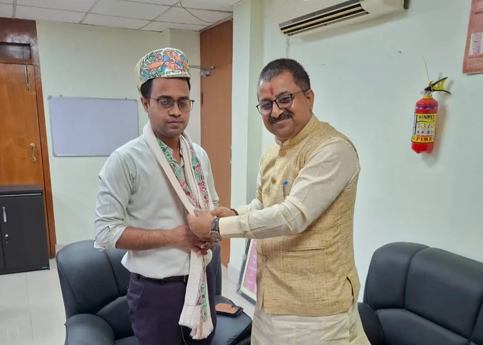 बिहार में संस्कृत शिक्षा को नई उड़ान! मृत्युंजय झा और सूचना निदेशक की अहम बैठक, संस्कृत शिक्षा पर बनेगी डॉक्यूमेंट्री