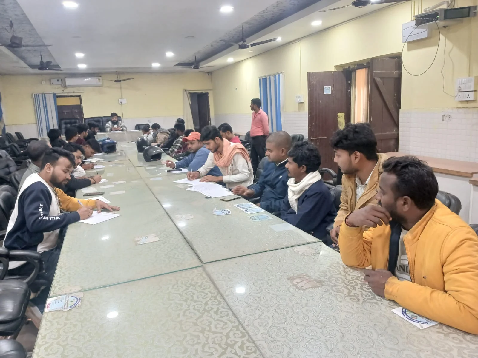 खेल अवसंरचना को सक्रिय बनाने हेतु पंचायत एवं नगर पंचायत स्तर पर खेल क्लबों के साथ बैठकें आयोजित करने का निदेश