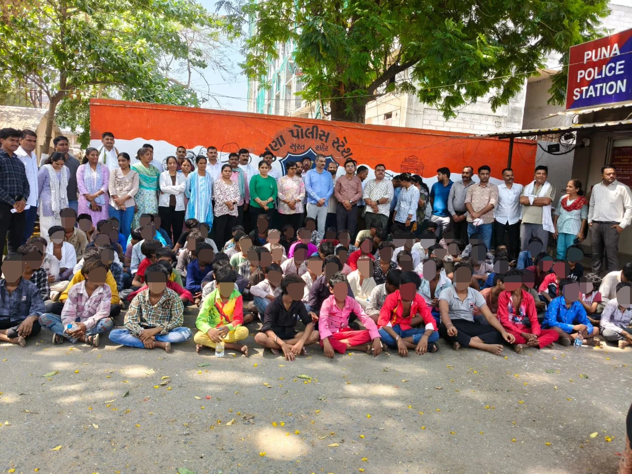 सूरत की कपड़ा फैक्टरी से मुक्त कराए गए 91 नन्हें बाल मजदूर, सबसे छोटा महज 7 साल का