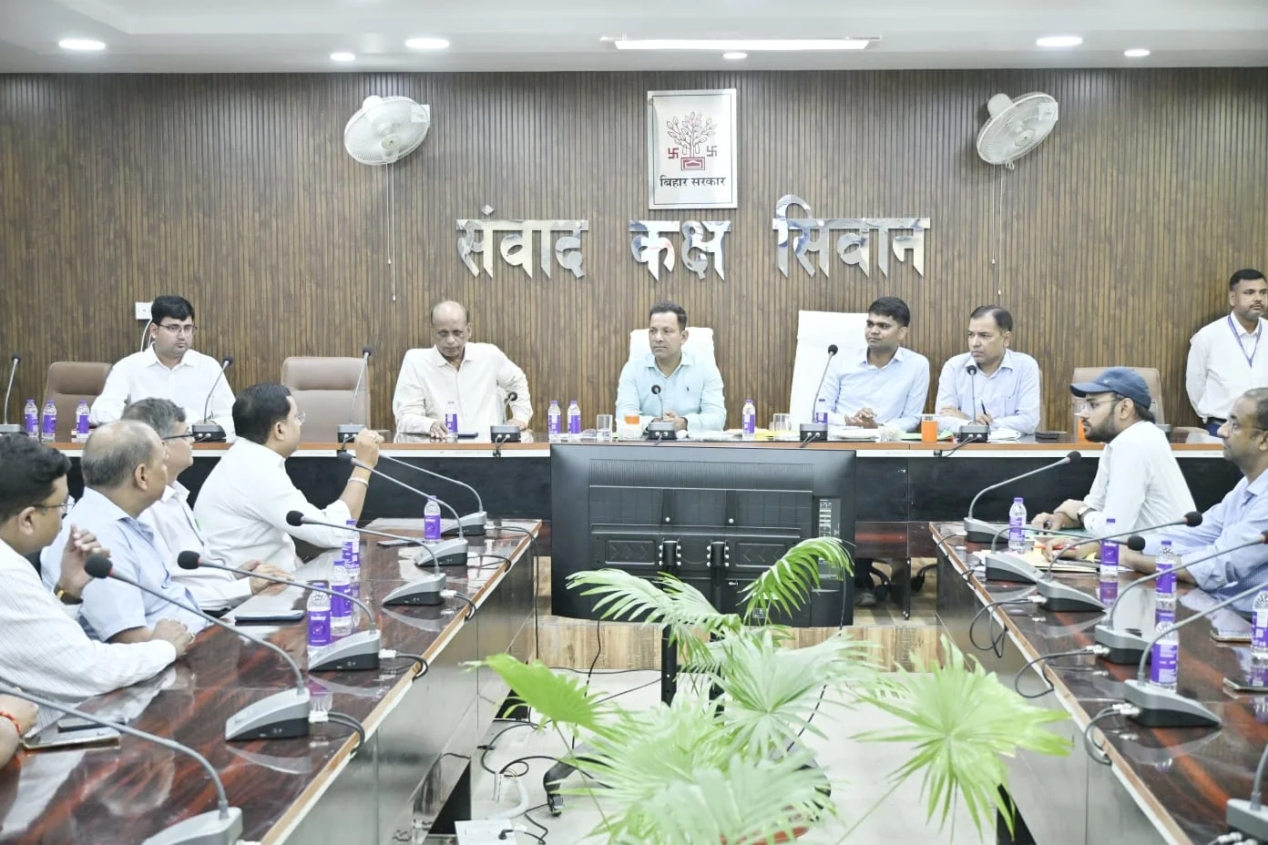 बिहार में औद्योगिक विकास तेज: उद्योग सचिव कुंदन कुमार ने सिवान-गोपालगंज में किया इकाइयों का निरीक्षण, उद्यमियों से किया सीधा संवाद
