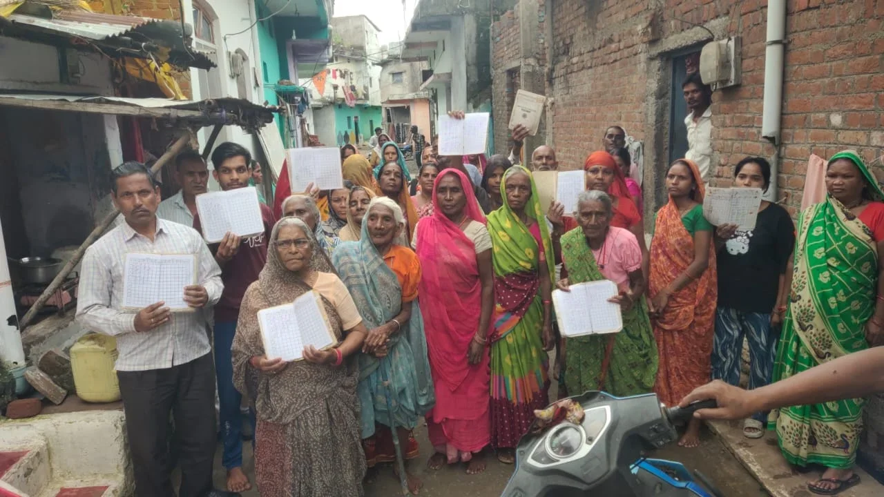 मध्यप्रदेश : नरसिंहपुर में 5 माह से राशन नहीं मिलने पर महिलाओं का हंगामा, एसडीएम कार्यालय पहुंचकर की शिकायत