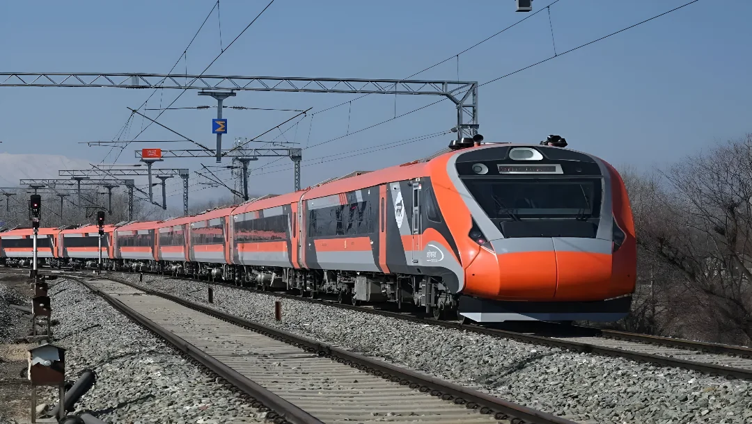 Indian Railway का बड़ा फैसला! अब वंदे भारत में मिलेंगी ज्यादा सीटें, इन रूट्स पर डिब्बे होंगे दोगुने