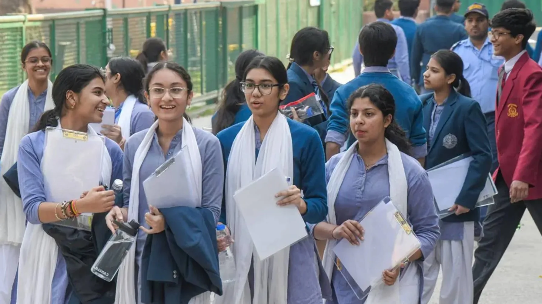 CBSE Board Exam 2025: क्या लीक हो गया सीबीएसई बोर्ड परीक्षा का पेपर? बोर्ड ने जारी किया आधिकारिक बयान