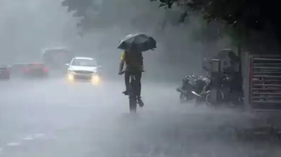UP Weather Alert: पूर्वी यूपी में गरज-चमक के साथ बारिश का अलर्ट, 11 सितंबर से मचेगा मूसलाधार बारिश का कहर