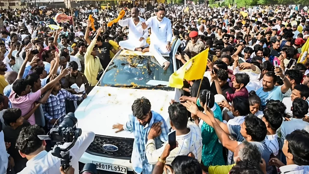 दोहरी पहचान का खेल: प्रशांत किशोर पर चुनाव आयोग की नोटिस से उठे सियासी सवाल