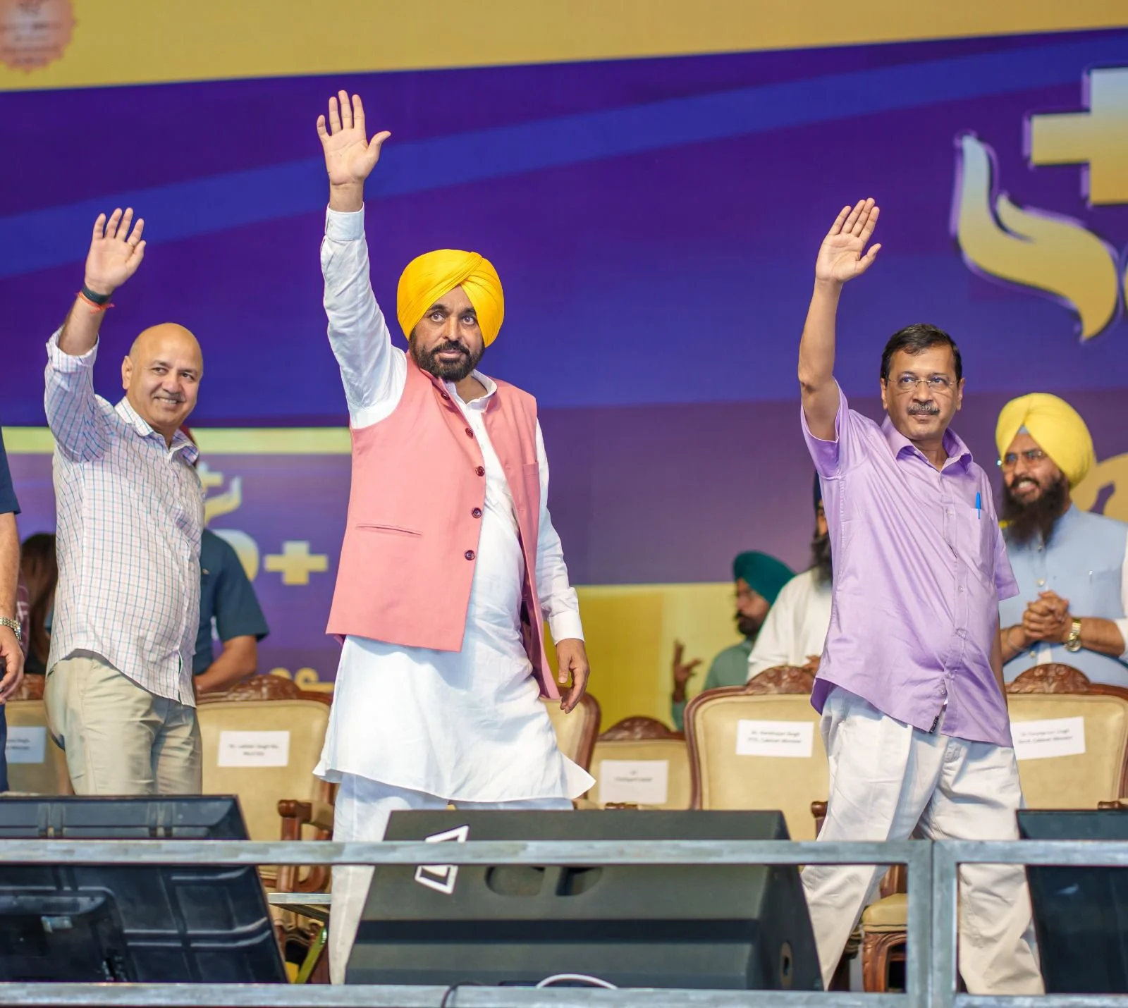 पंजाब में स्वास्थ्य क्रांति: केजरीवाल और मुख्यमंत्री भगवंत सिंह मान ने सौंपे 109 नए आम आदमी क्लीनिक, अब 990 हुई संख्या<br><div><span style="color: rgb(68, 71, 70); font-family: "Google Sans Code", monospace; font-size: 14px; letter-spacing: normal; text-wrap-mode: nowrap; background-color: rgb(240, 244, 249);"></span></div>