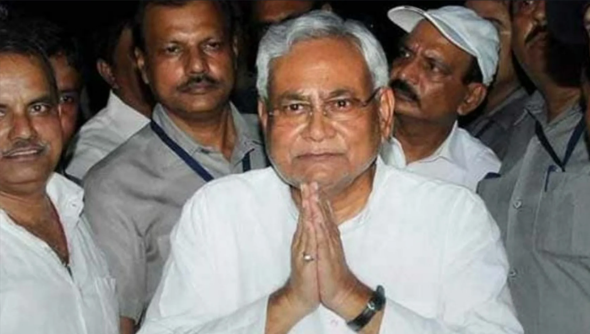 Bihar Nrews Hindi: मुख्यमंत्री नीतीश कुमार ने सुधा का पहला एक्सपोर्ट कंसाइनमेंट किया रवाना – देखिए कैसे दिखाई वाहनों को हरी झंडी!