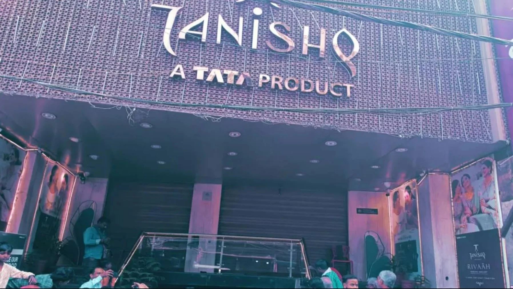 Tanishq Showroom Loot: बिहार के आरा में तनिष्क शोरूम में दिनदहाड़े डकैती, 25 करोड़ के जेवरात लूटे गए
