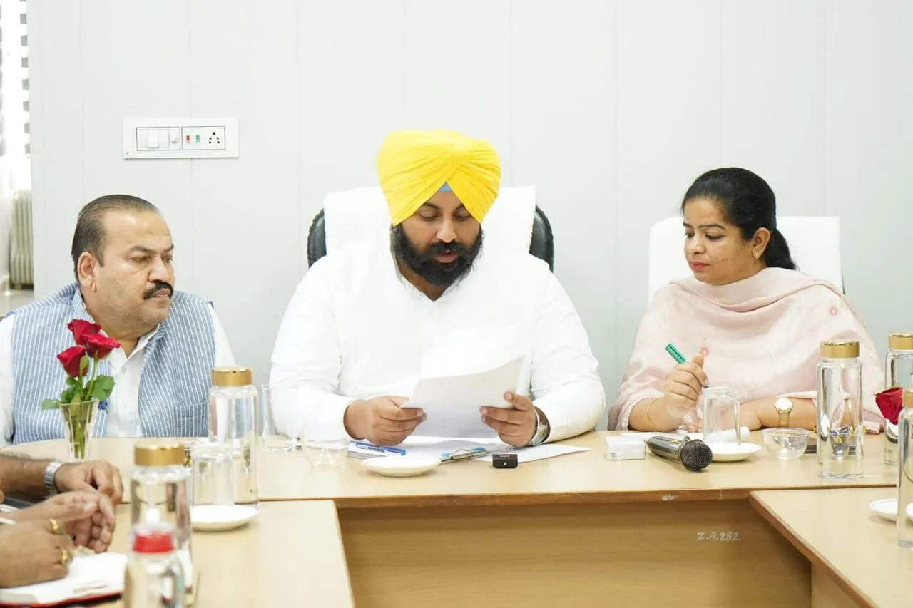 हरजोत सिंह बैंस की नगर निगम अधिकारियों को हिदायत – लुधियाना शहर को 30 जून तक सड़कों के गड्ढों और मैनहोल से मुक्त बनाया जाए