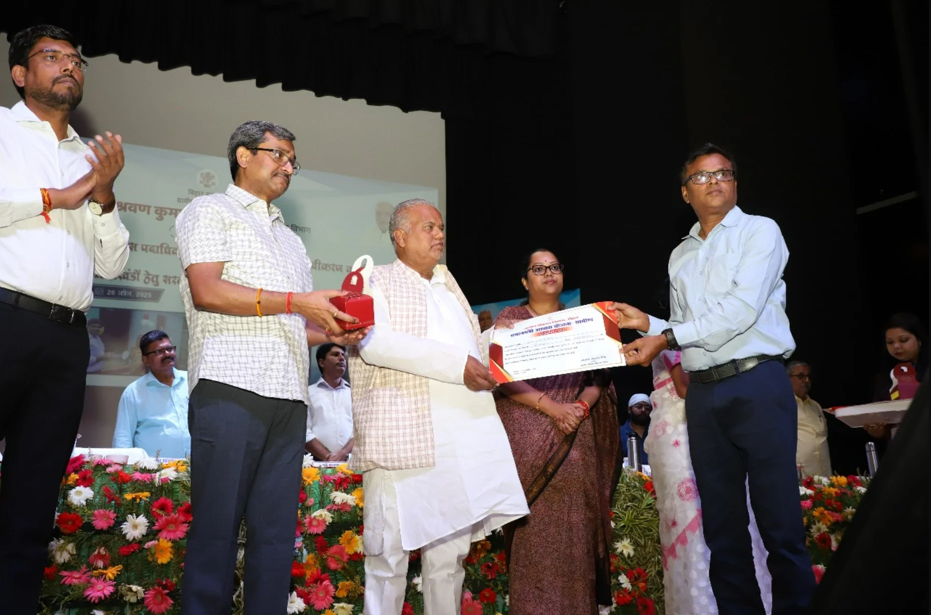 Bihar Rural Development News: बिहार के सभी प्रखंडों को मिलेगा अपना भवन और बीडीओ को नई गाड़ियां! ग्रामीण विकास मंत्री ने सौंपी जिम्मेदारी और चेतावनी भी दी