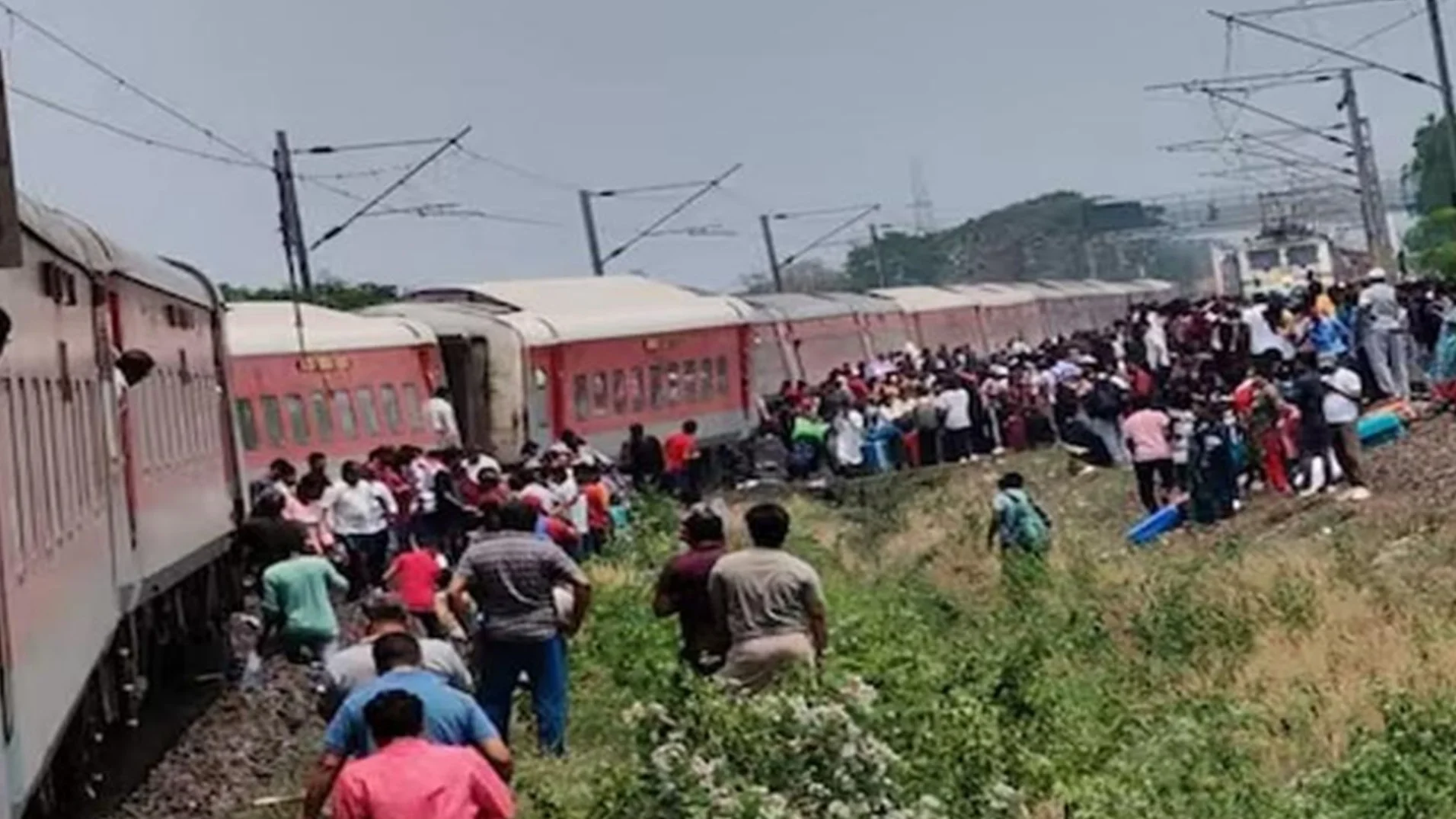 Kamakhya Express Accident: ओडिशा में बड़ा रेल हादसा, कामाख्या एक्सप्रेस के 11 डिब्बे पटरी से उतरे