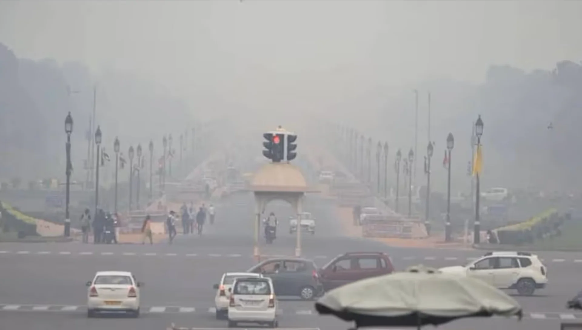 Delhi pollution news Hindi: दिल्ली में फिर लौटा ज़हर! प्रदूषण बढ़ते ही GRAP-1 लागू, कोयला-लकड़ी जलाने पर रोक, पुराने वाहन भी बैन!