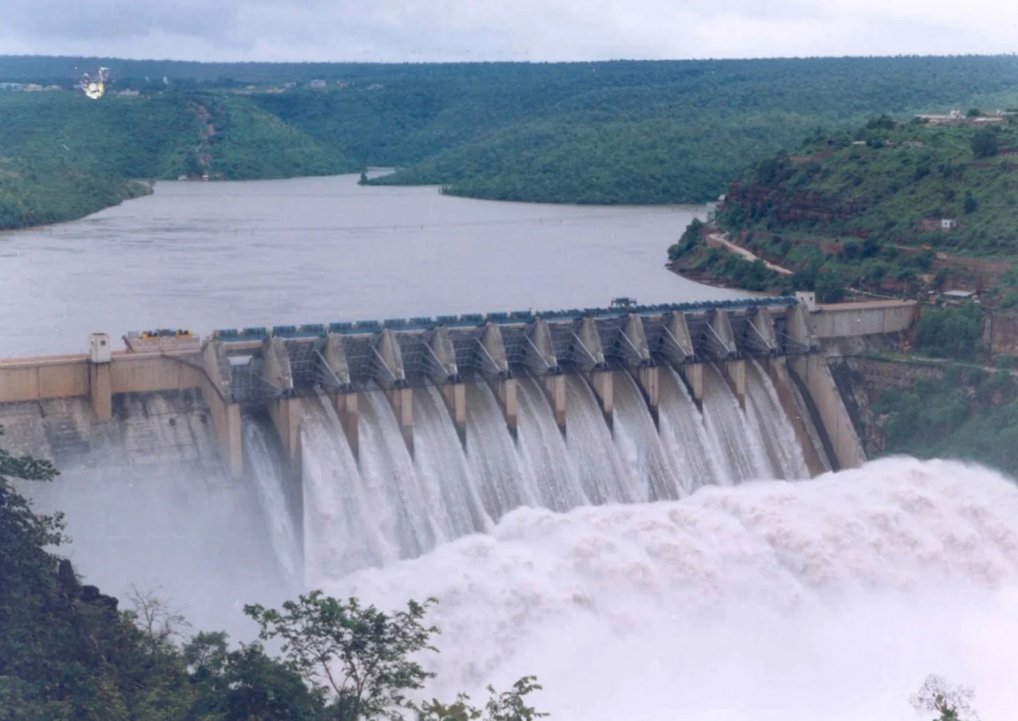 Bihar Water Resources Department: हर खेत तक पानी पहुंचेगा या निलंबित होंगे अफसर! विजय चौधरी ने सिंचाई समीक्षा बैठक में दिए कड़े निर्देश