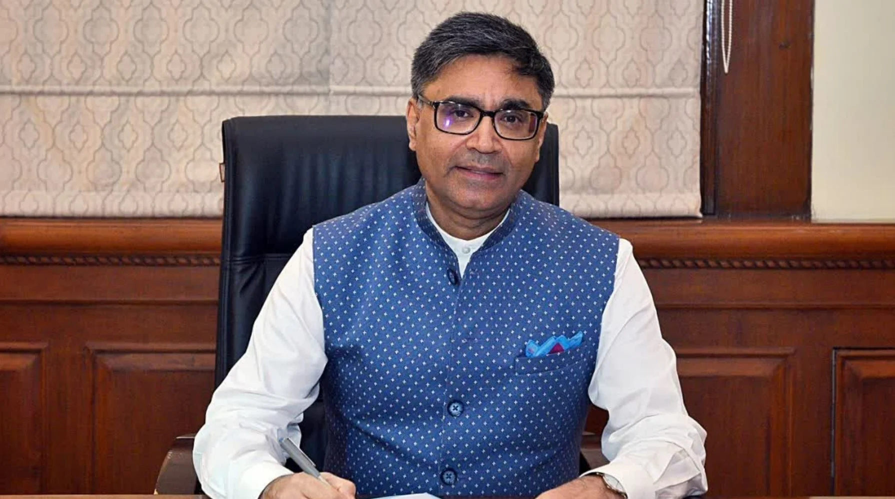 Vikram Misri News: सीजफायर के बाद विदेश सचिव विक्रम मिसरी पर ट्रोल अटैक! नेताओं से लेकर IAS-IPS तक एकजुट, सरकार पर उठे सवाल