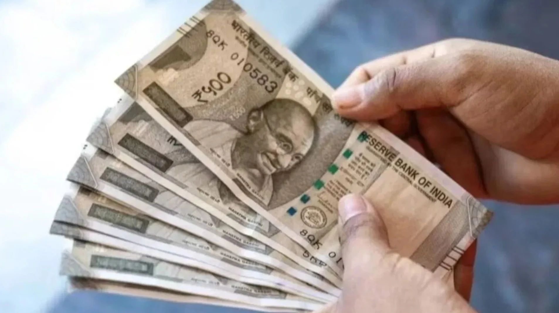DA Hike: सरकारी कर्मचारियों के लिए गुड न्यूज, योगी सरकार ने महंगाई भत्ते में किया इजाफा, अब इतना मिलेगा डीए