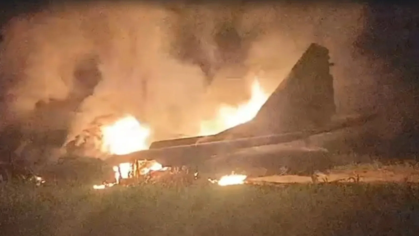 Rajasthan Plane Crash: राजस्थान में वायुसेना का जगुआर जेट क्रैश, दोनों पायलट्स की दर्दनाक मौत, खेतों में लगी आग– देखें दर्दनाक मंजर!