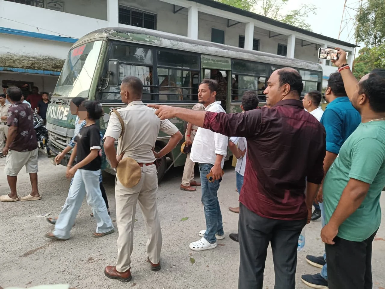 पश्चिम बंगाल में चल रहा था खौफनाक देह व्यापार, 17 नाबालिग बच्चियों को कराया गया मुक्त, बिहार की 13 लड़कियां शामिल