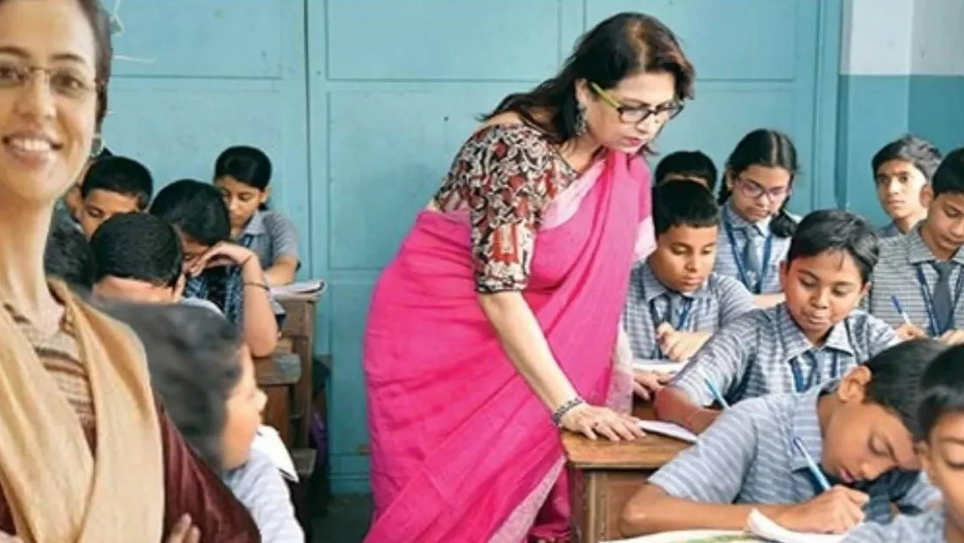 Teacher of the Month Bihar: बिहार में 61 गुरुजी बनें शिक्षा के सितारे! सरकार ने किया ‘Teacher of the Month’ से सम्मानित