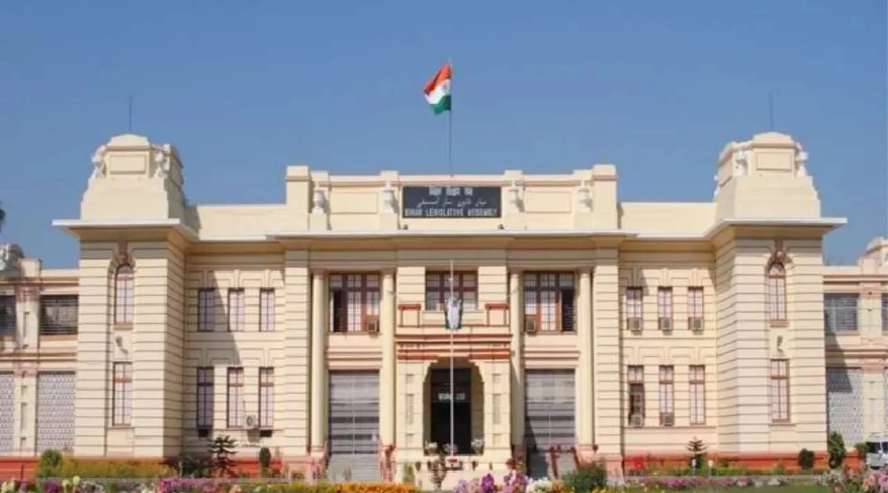 Bihar Revenue Department Latest News: राजस्व विभाग की बड़ी चेतावनी! 30 मई तक नहीं लौटे तो जाएगी नौकरी, वेतन भी रोका जाएगा