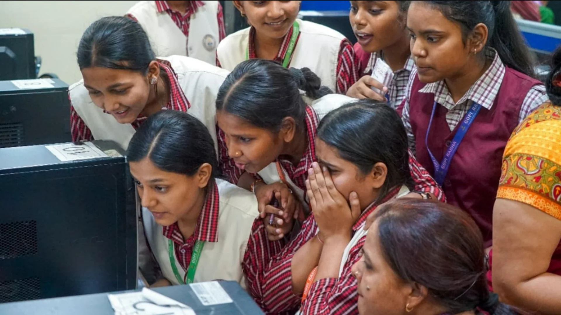 WB Madhyamik Result 2025: अद्रिता सरकार बनीं टॉपर, 700 में से 696 अंक! देखें टॉपर्स की पूरी लिस्ट