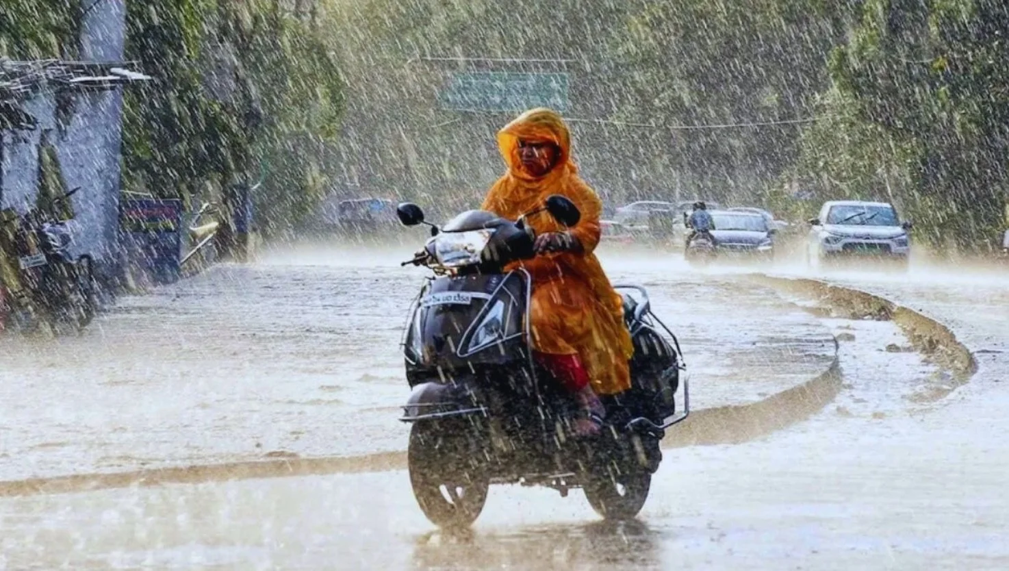 UP Weather Update: उमस से कब मिलेगी राहत? जानें किन जिलों में होगी बारिश और कहां बना बाढ़ का खतरा