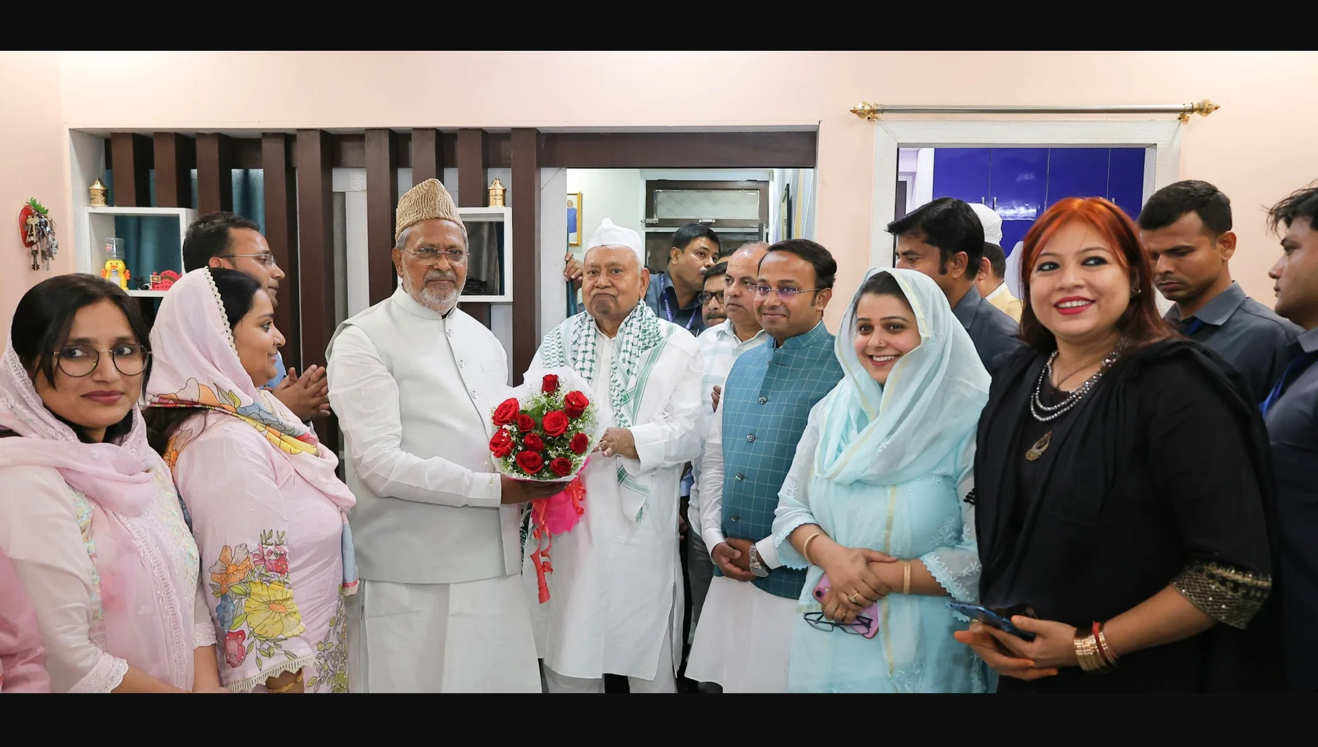 Nitish Kumar Iftar Party: CM नीतीश कुमार पहुंचे दावत-ए-इफ्तार में, अमन-चैन और भाईचारे की मांगी दुआ!