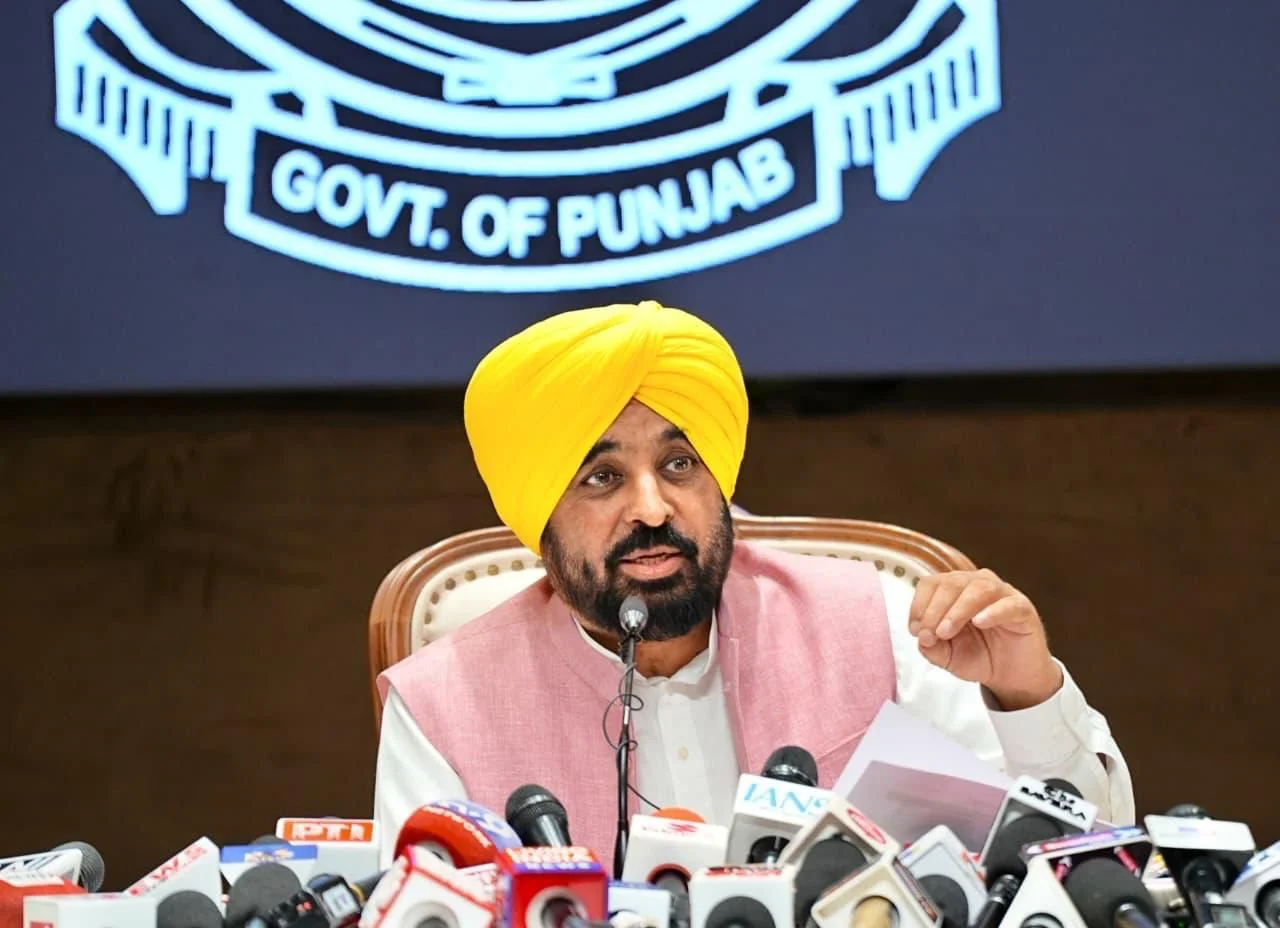 पंजाब के किसानों को CM मान का बड़ा तोहफा: KCC नियमों में 26 साल बाद ऐतिहासिक बदलाव, अब ATM और UPI से निकाल सकेंगे पैसे