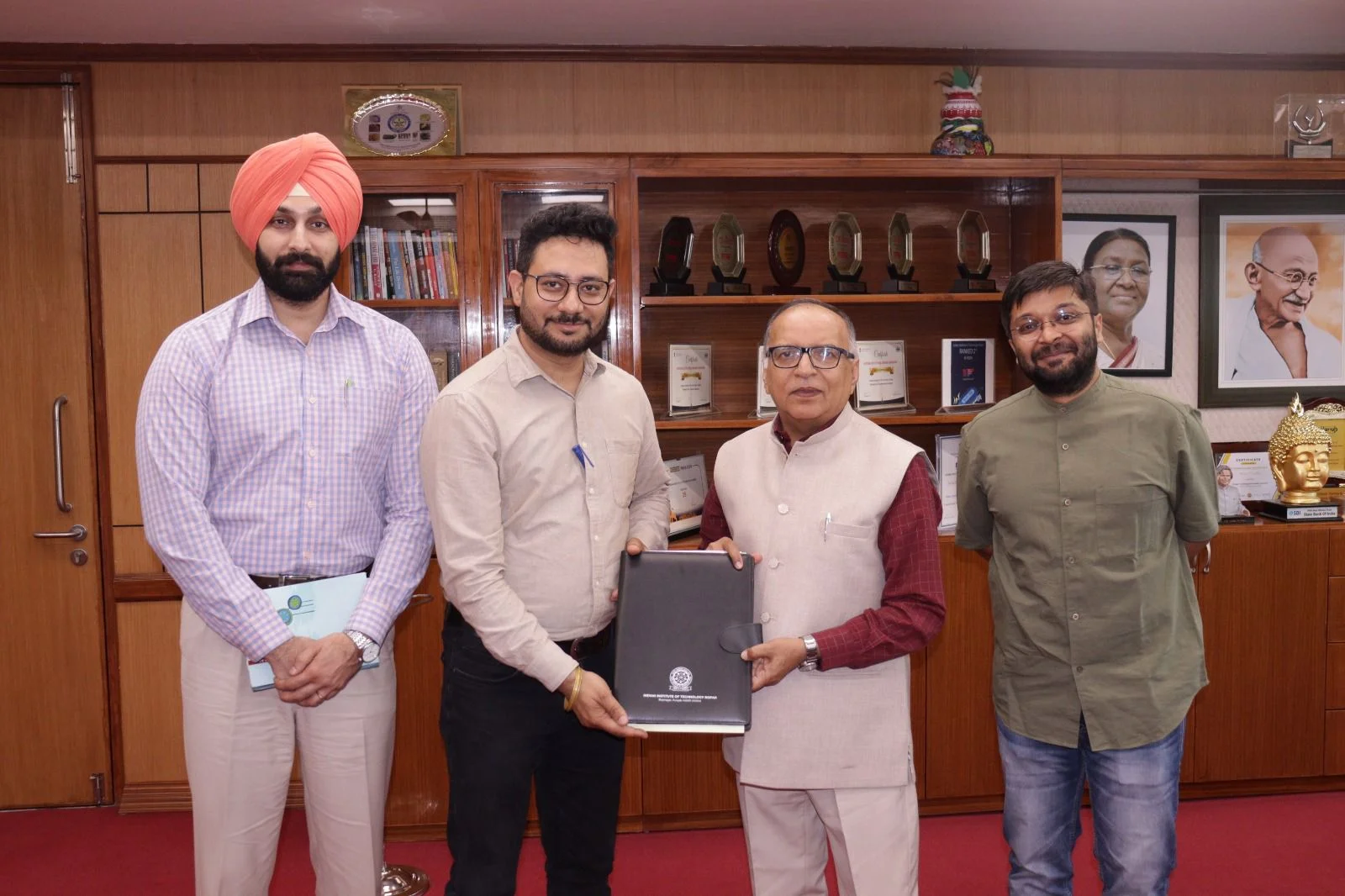 पंजाब पुलिस गैंगस्टरों पर शिकंजा कसने के लिए अपनाएगी आधुनिक एआई टूल; एआई-आधारित अपराध नियंत्रण को मजबूत करने के लिए आईआईटी रोपड़ के साथ साझेदारी