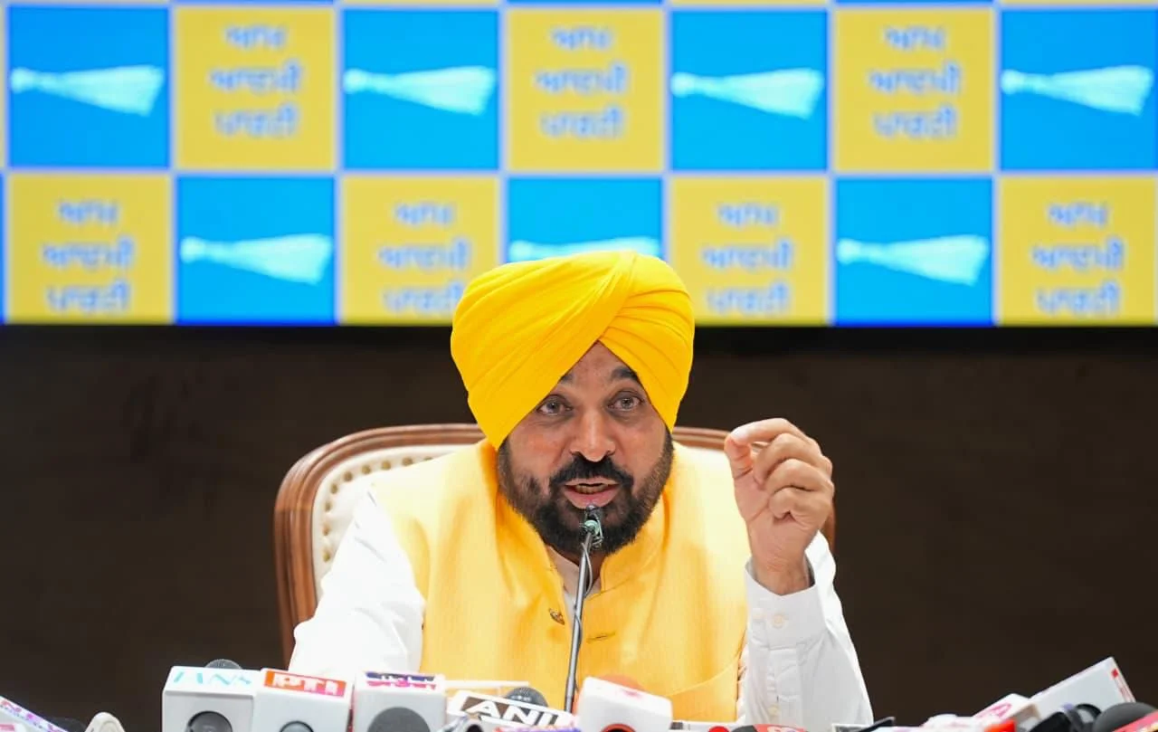 मुख्यमंत्री भगवंत सिंह मान ने 'मुख्यमंत्री मांवा-धीयां सत्कार योजना' की शुरुआत की तैयारियों का लिया जायजा; योग्य लाभार्थी महिलाओं को पहली जुलाई से मिलेगी वित्तीय सहायता