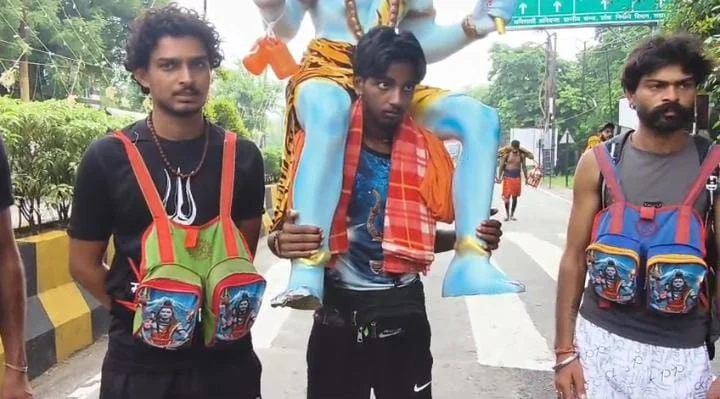 उत्तर प्रदेश: सहारनपुर कांवड़ मार्गों पर उमड़ा आस्था का जनसैलाब, हर-हर महादेव के जयकारों से गूंजा शहर, खड़ी कांवड़ बनी आकर्षण का केंद्र