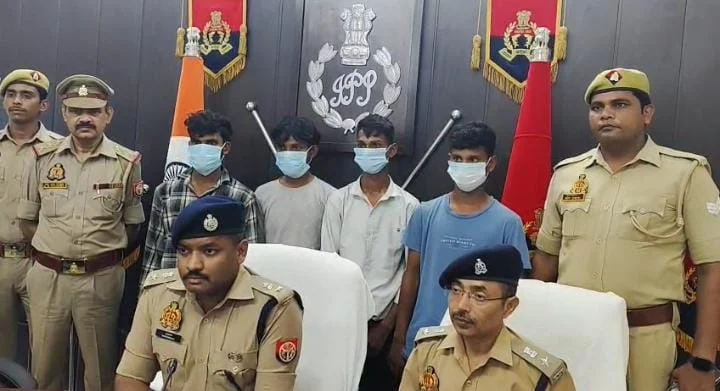 उत्तर प्रदेश: ऑपरेशन चक्रव्यूह में बाइक चोर गैंग का पर्दाफाश, चार शातिर गिरफ्तार; सात मोटरसाइकिल बरामद