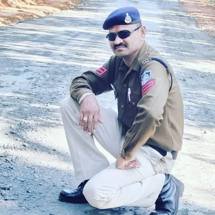 मध्य प्रदेश : सिंगरौली में खाकी पर भारी पड़ी बेबसी! स्पेशल ब्रांच के प्रधान आरक्षक ने कार्यालय में ही लगा ली फांसी