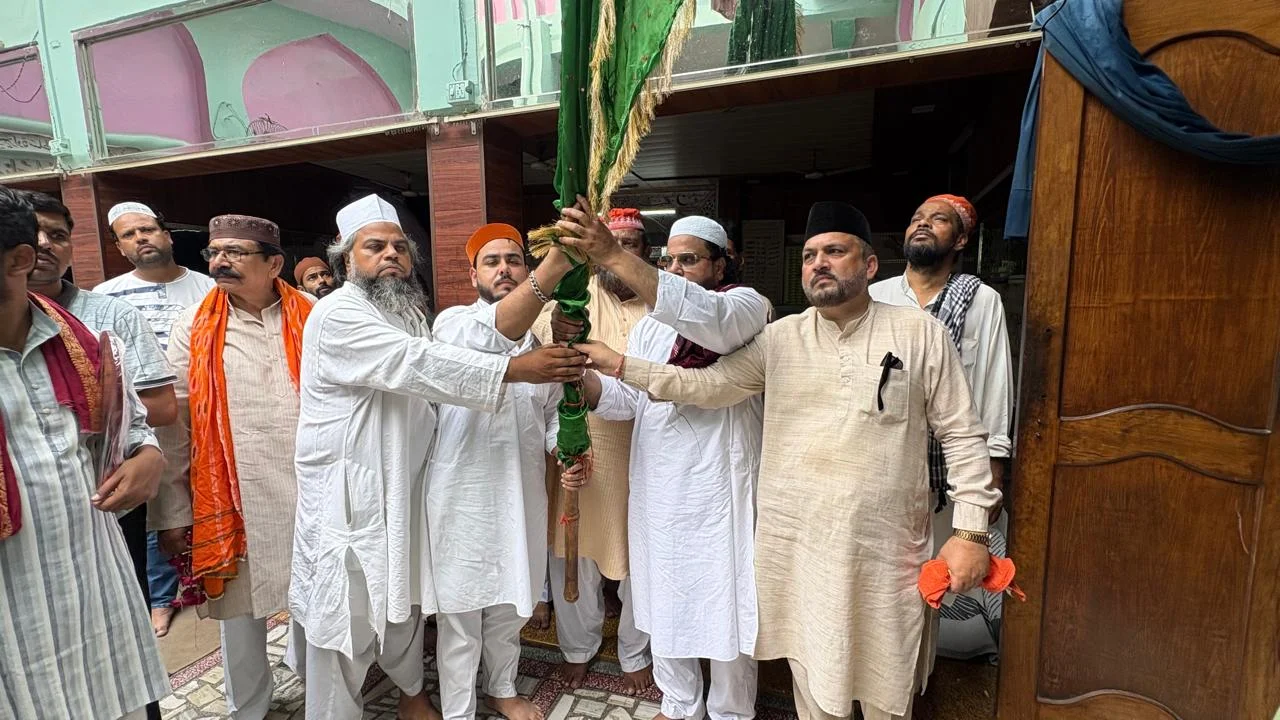 उत्तरप्रदेश: 38 साल से जारी है साबरी परचम की रवायत, मुरादाबाद पहुंचा परचम; कलियर शरीफ के लिए हुआ रवाना