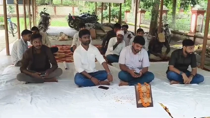 उत्तरप्रदेश: झारखंड में छात्रों पर लाठीचार्ज के विरोध में BHU में एक दिवसीय उपवास
