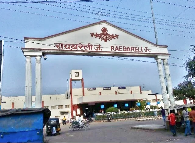 उत्तरप्रदेश: बछरावां निकला आगे, रायबरेली में अब जागे अफ़सर: 3.5 साल से अटका काम फिर शुरू, 90 दिनों में तैयार होगा रेलवे स्टेशन