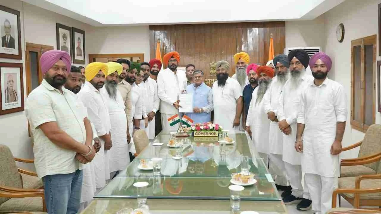 आप विधायक कुलदीप सिंह धालीवाल ने राज्यपाल से की मुलाकात, अजनाला को बाढ़ से बचाने के लिए उज नदी पर डैम बनाने की मांग की