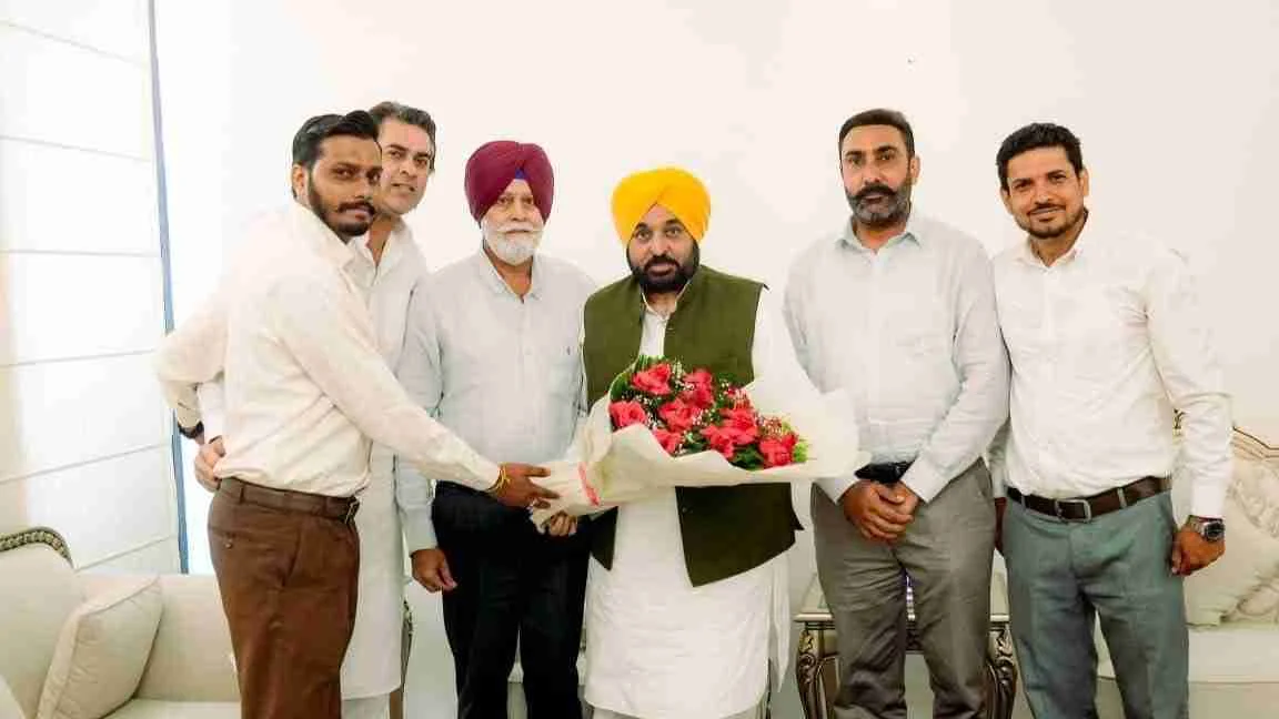 भगवंत मान सरकार की जनहित वाली नीतियों से प्रभावित होकर, पूर्व भारतीय क्रिकेटर मनप्रीत सिंह 'गोनी' और इंटरनेशनल गोल्ड मेडलिस्ट कुनार आम आदमी पार्टी में शामिल