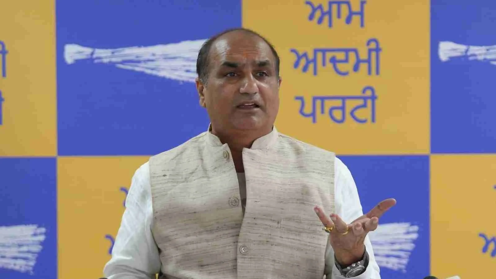धर्मवीर गांधी द्वारा पंजाब सरकार के धार्मिक कार्यक्रमों को 'आडंबर' कहना दुर्भाग्यपूर्ण, इससे लोगों की भावनाओं को ठेस पहुंची है: दीपक बाली