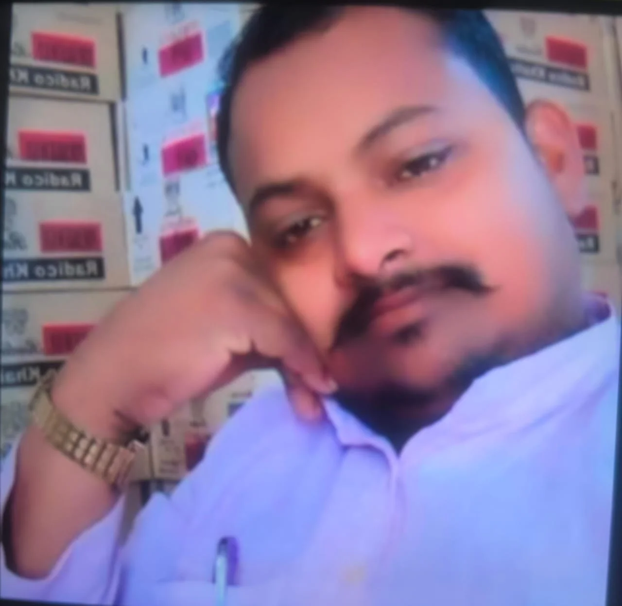 उत्तरप्रदेश: शराब ठेके के अंदर मिली सेल्समैन की लाश से मचा हड़कंप! तखत पर पड़ा था 32 वर्षीय दिनेश का शव,पिता ने जताई हत्या की आशंका