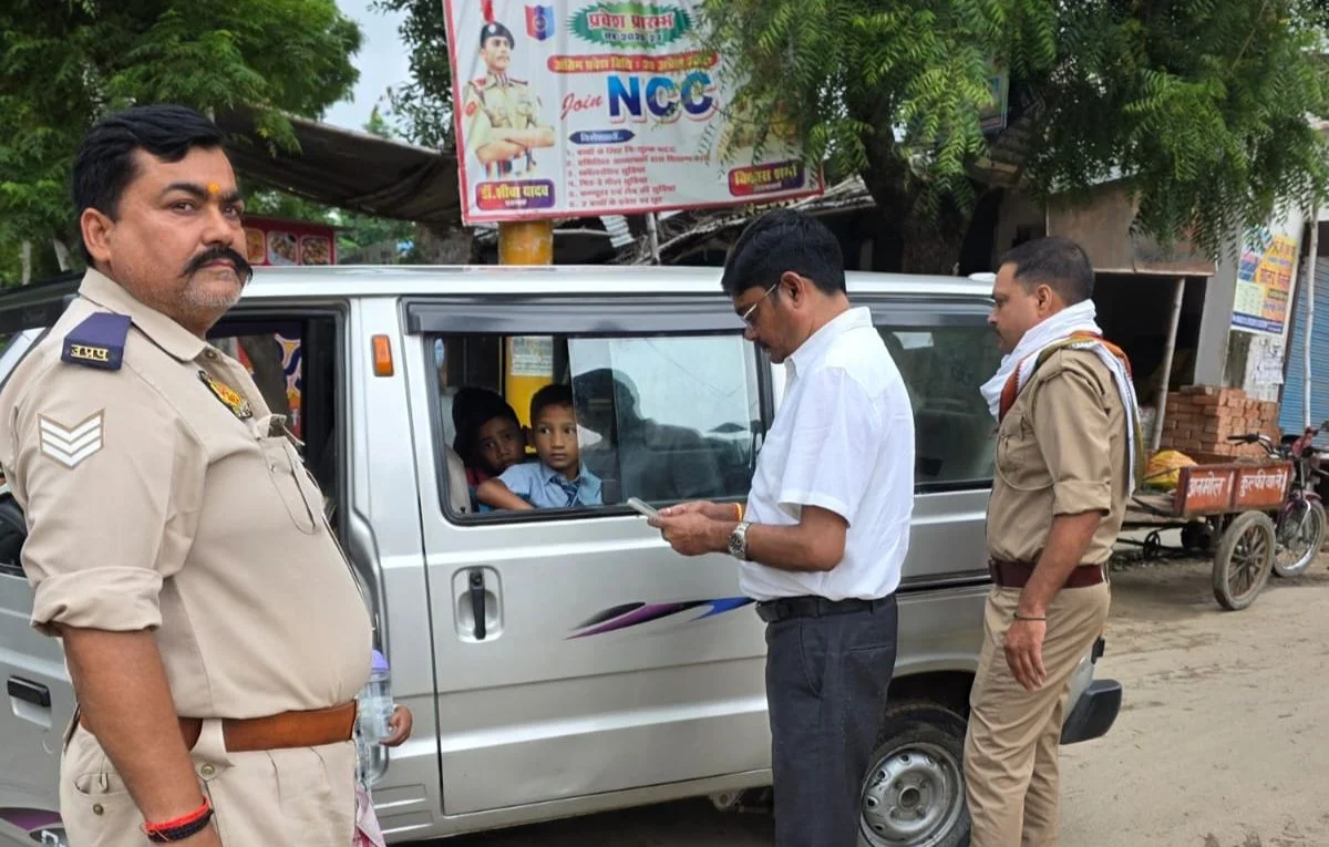 उत्तर प्रदेश: रायबरेली में बच्चों की सुरक्षा से खिलवाड़ पड़ा भारी, 75 स्कूली गाड़ियों का निरस्त हुआ पंजीयन