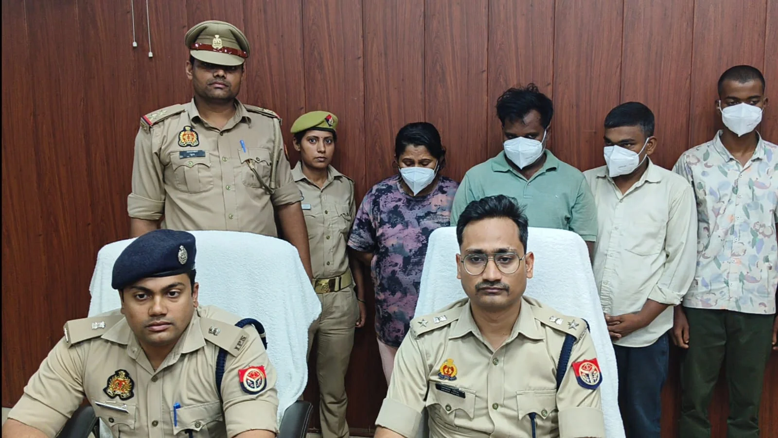 उत्तर प्रदेश : नौकरी-मकान का झांसा देकर महिलाओं को फंसाता था गिरोह, फर्जी CBI अधिकारी बनकर करते थे ब्लैकमेल